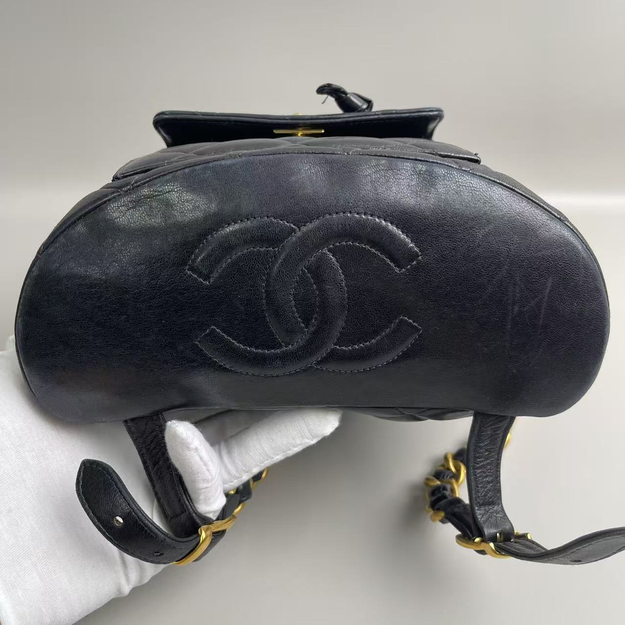 Chanel 黑色绗缝皮革复古 Duma 背包