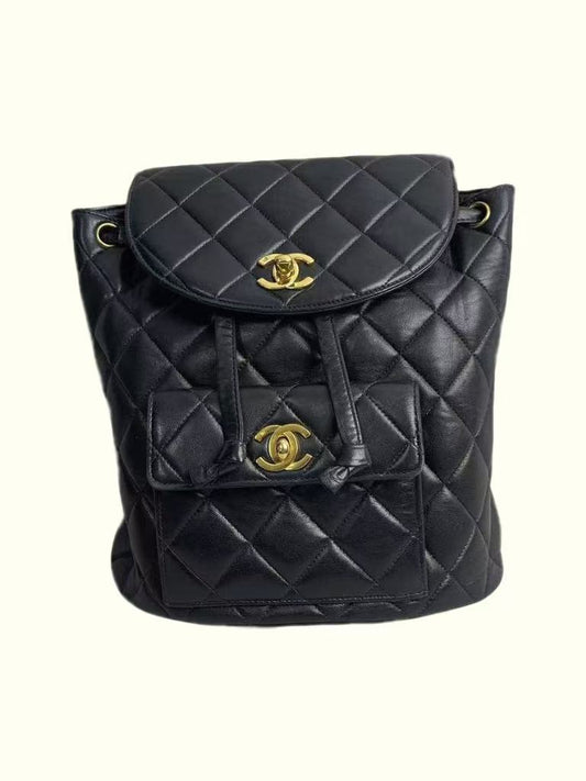 Chanel 黑色绗缝皮革复古 Duma 背包