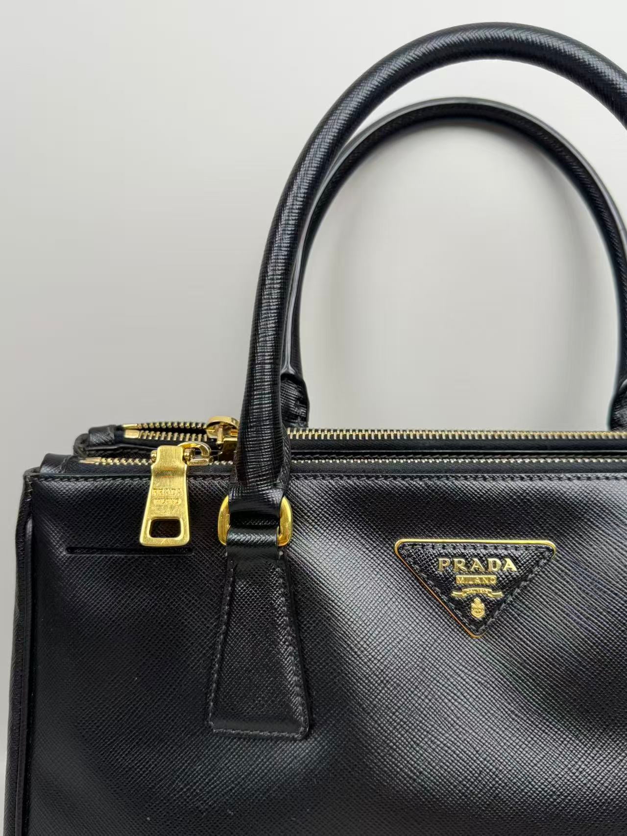 Prada Galleria black PM