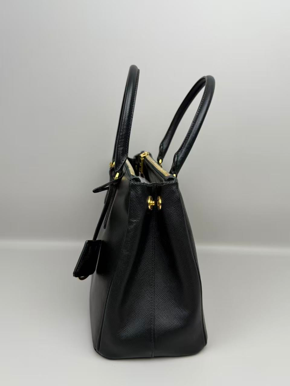 Prada Galleria black PM