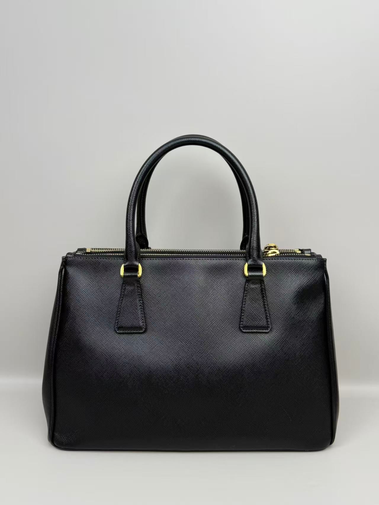 Prada Galleria black PM