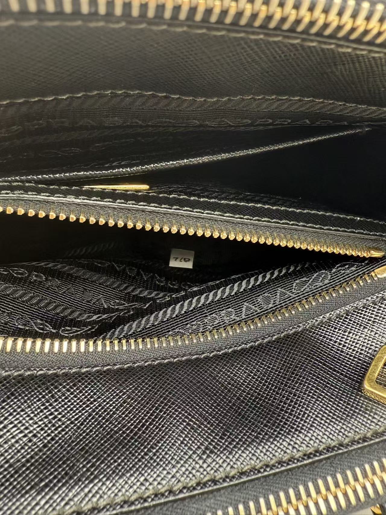 Prada Galleria black PM