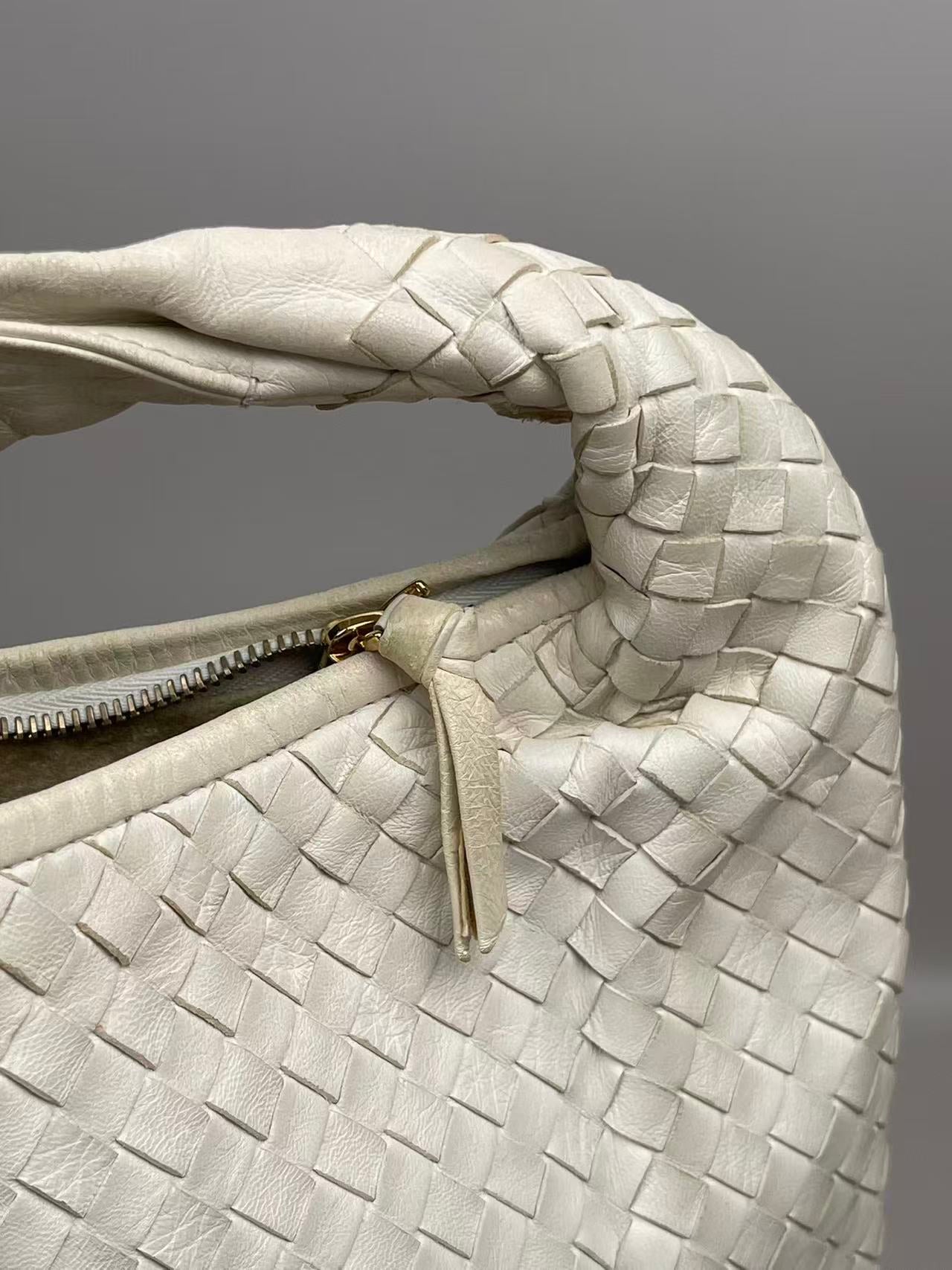 BOTTEGA VENTA Intrecciato Hobo Vintage Bag