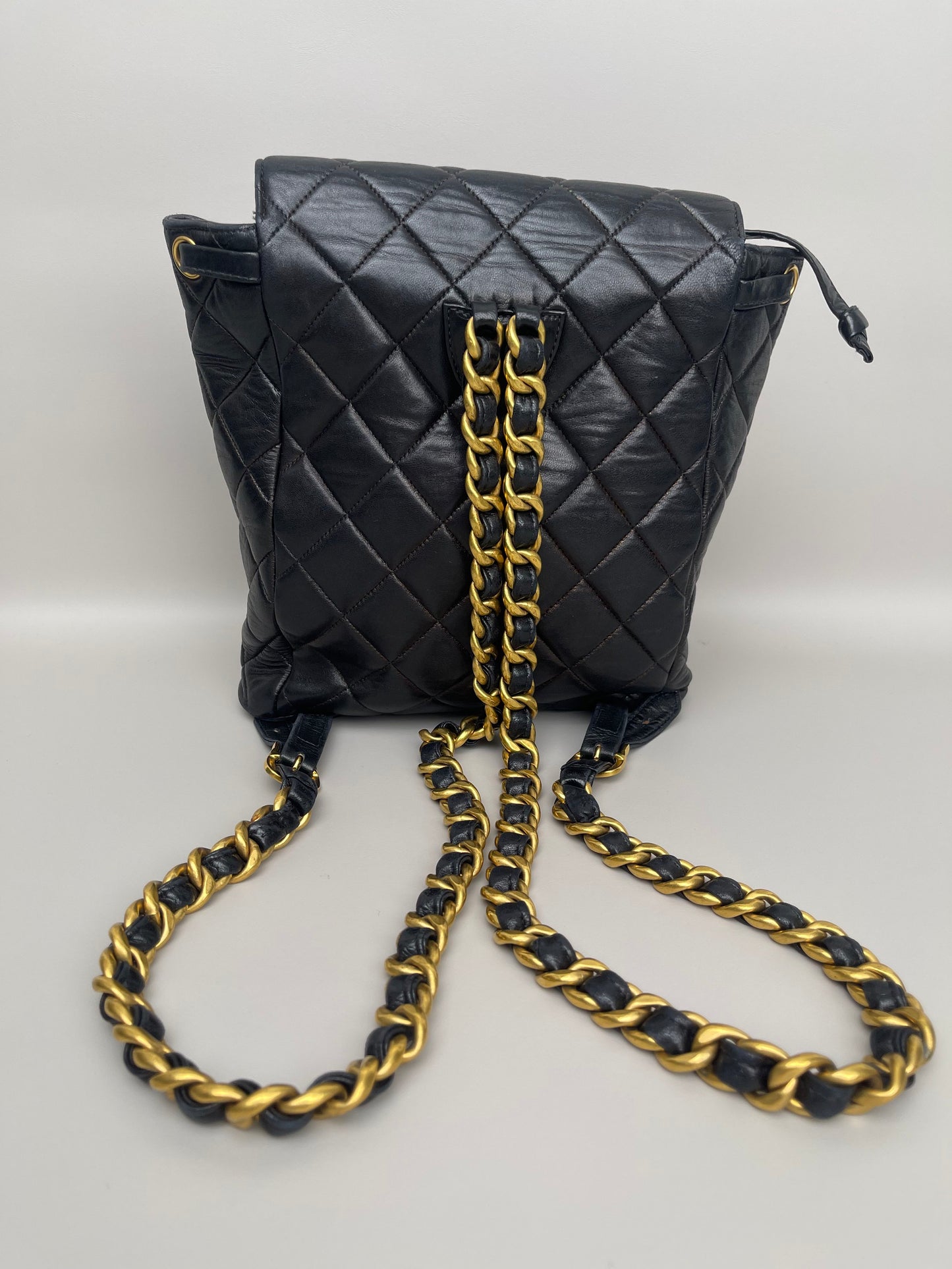 Mochila Chanel Duma Vintage de Couro Preto Acolchoado