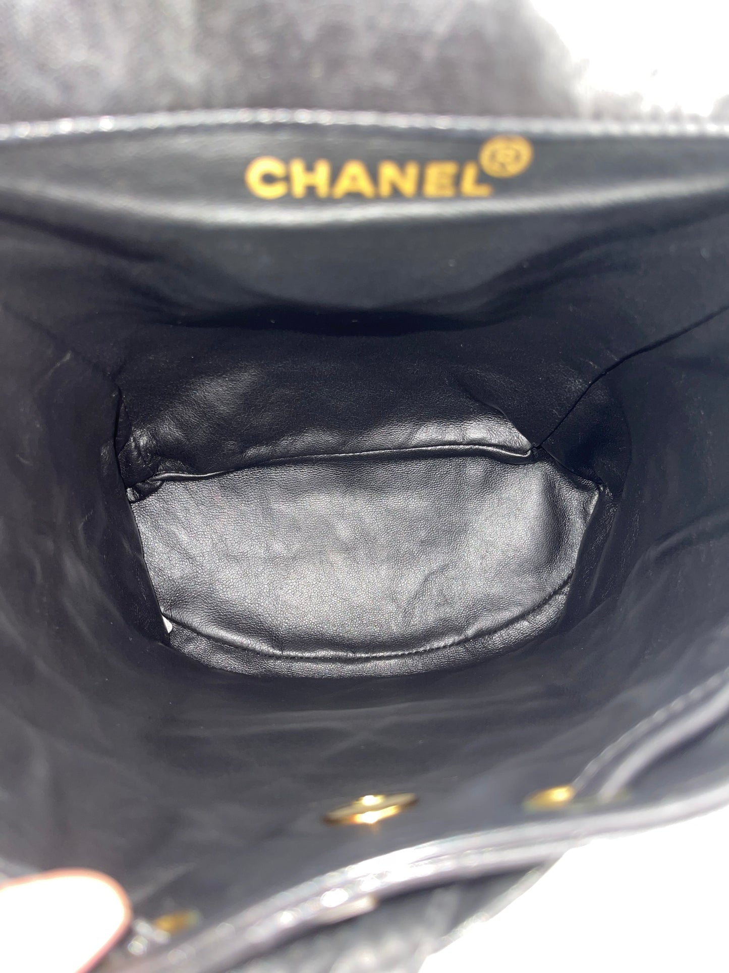 Mochila Chanel Duma Vintage de Couro Preto Acolchoado